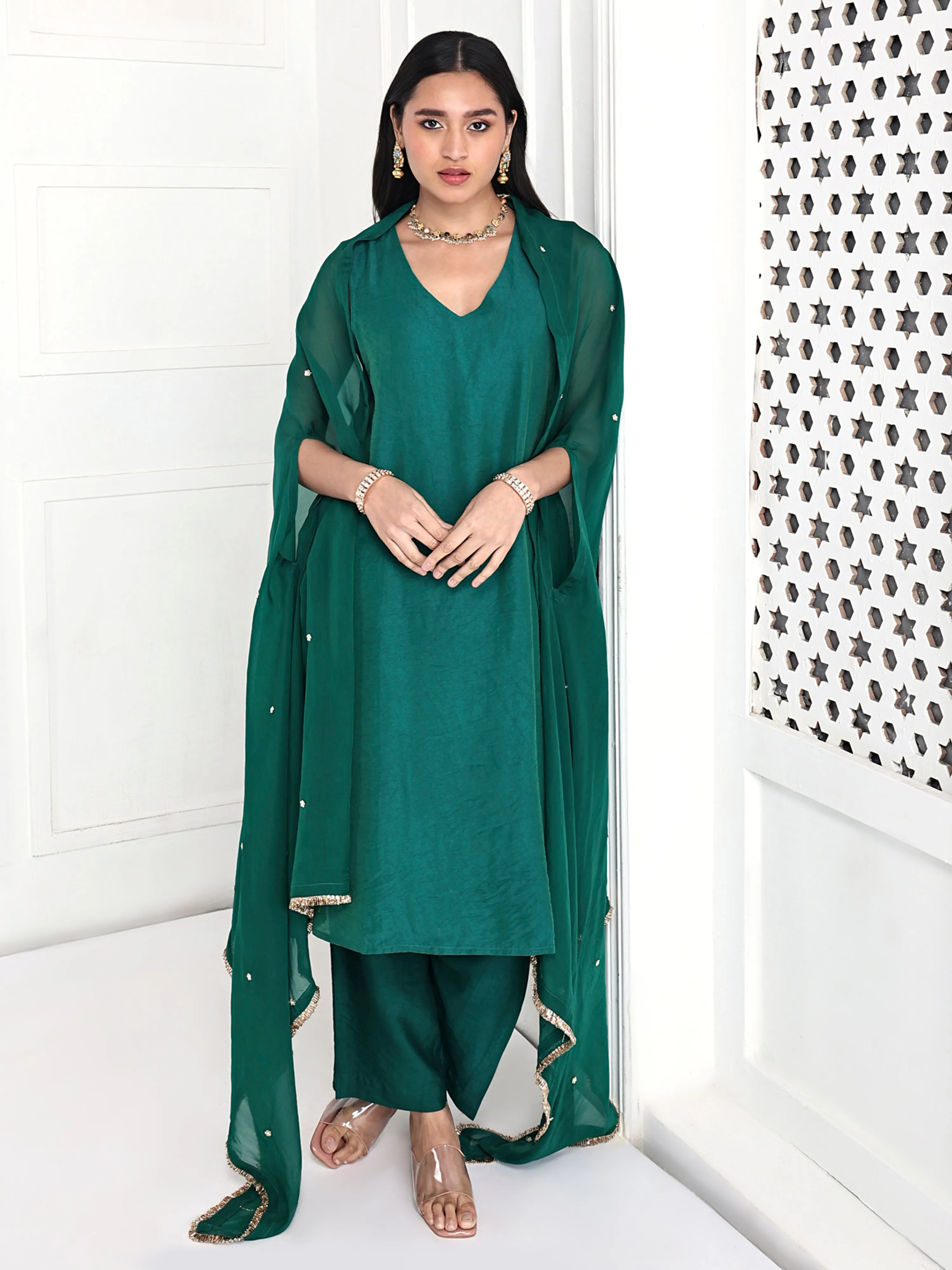 A line tunic paired with pants and embellished cape.