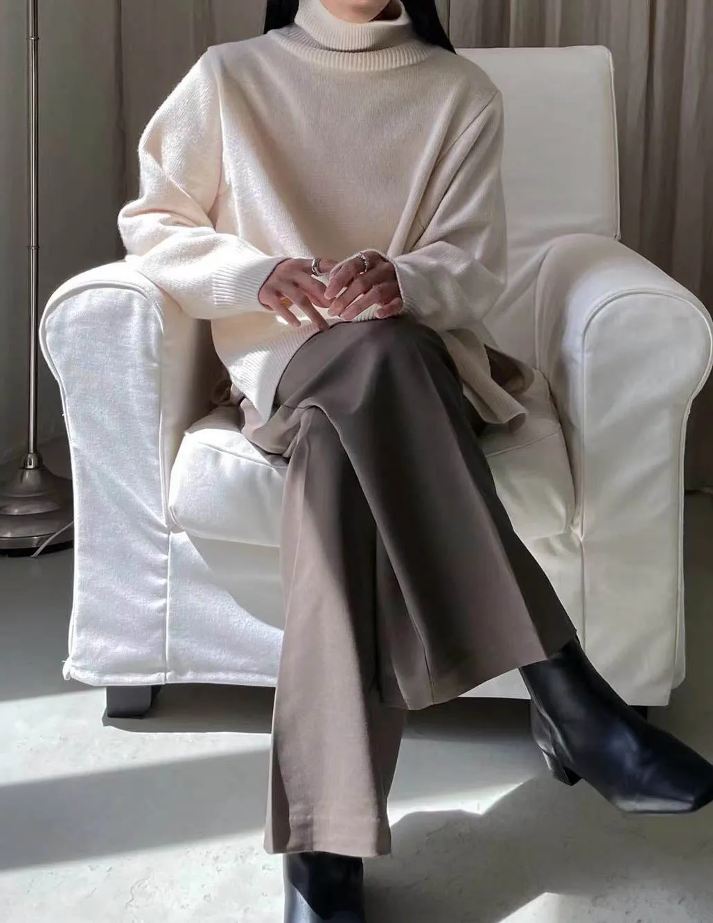 ARLES SIDE CUT TURTLENECK IVORY