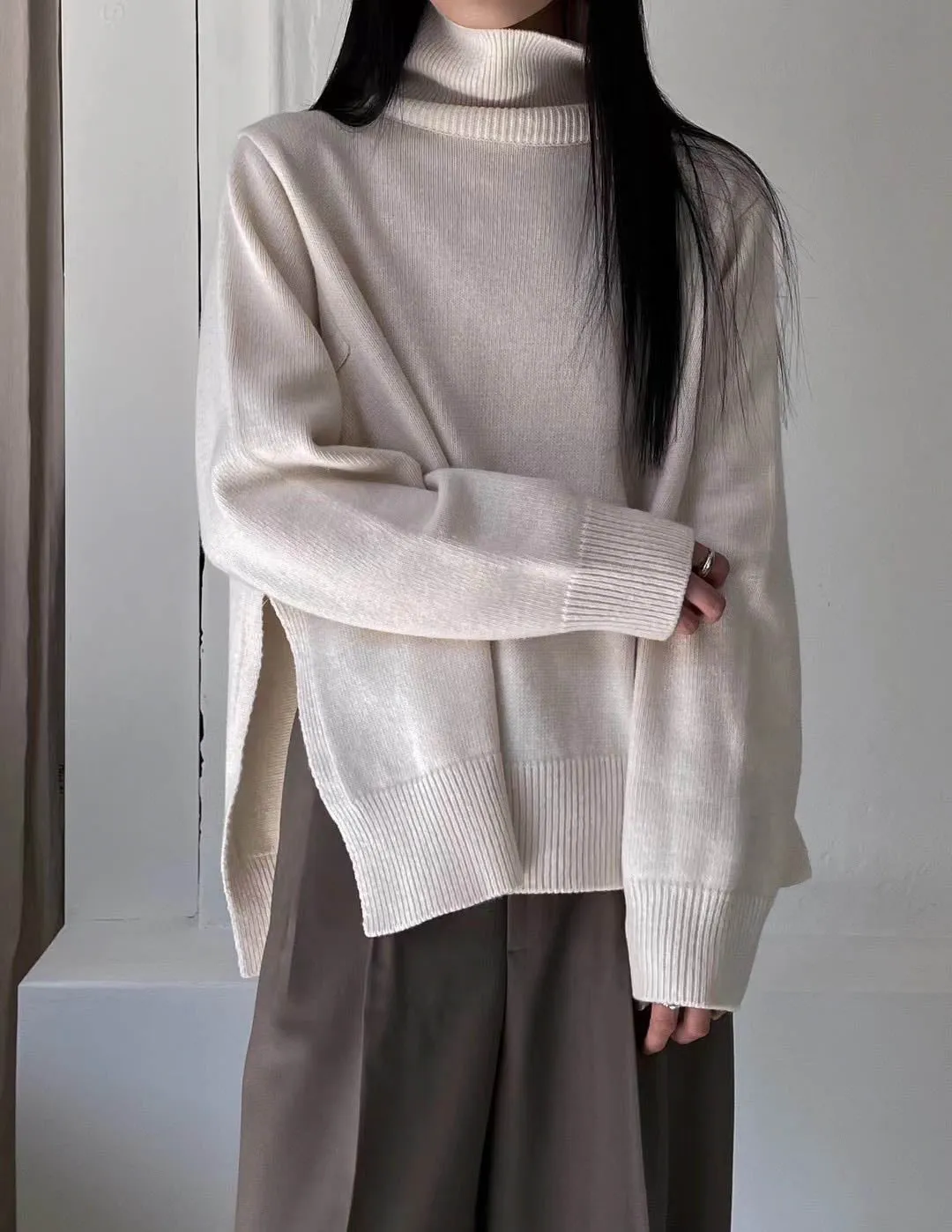 ARLES SIDE CUT TURTLENECK IVORY