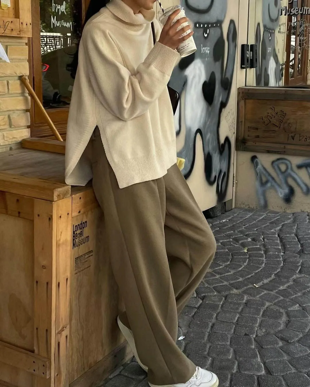 ARLES SIDE CUT TURTLENECK IVORY