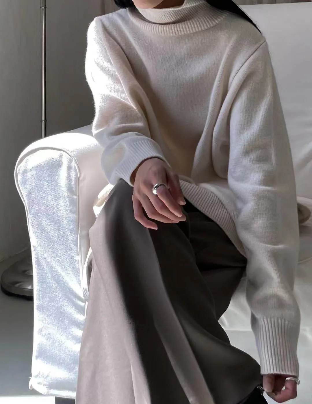 ARLES SIDE CUT TURTLENECK IVORY