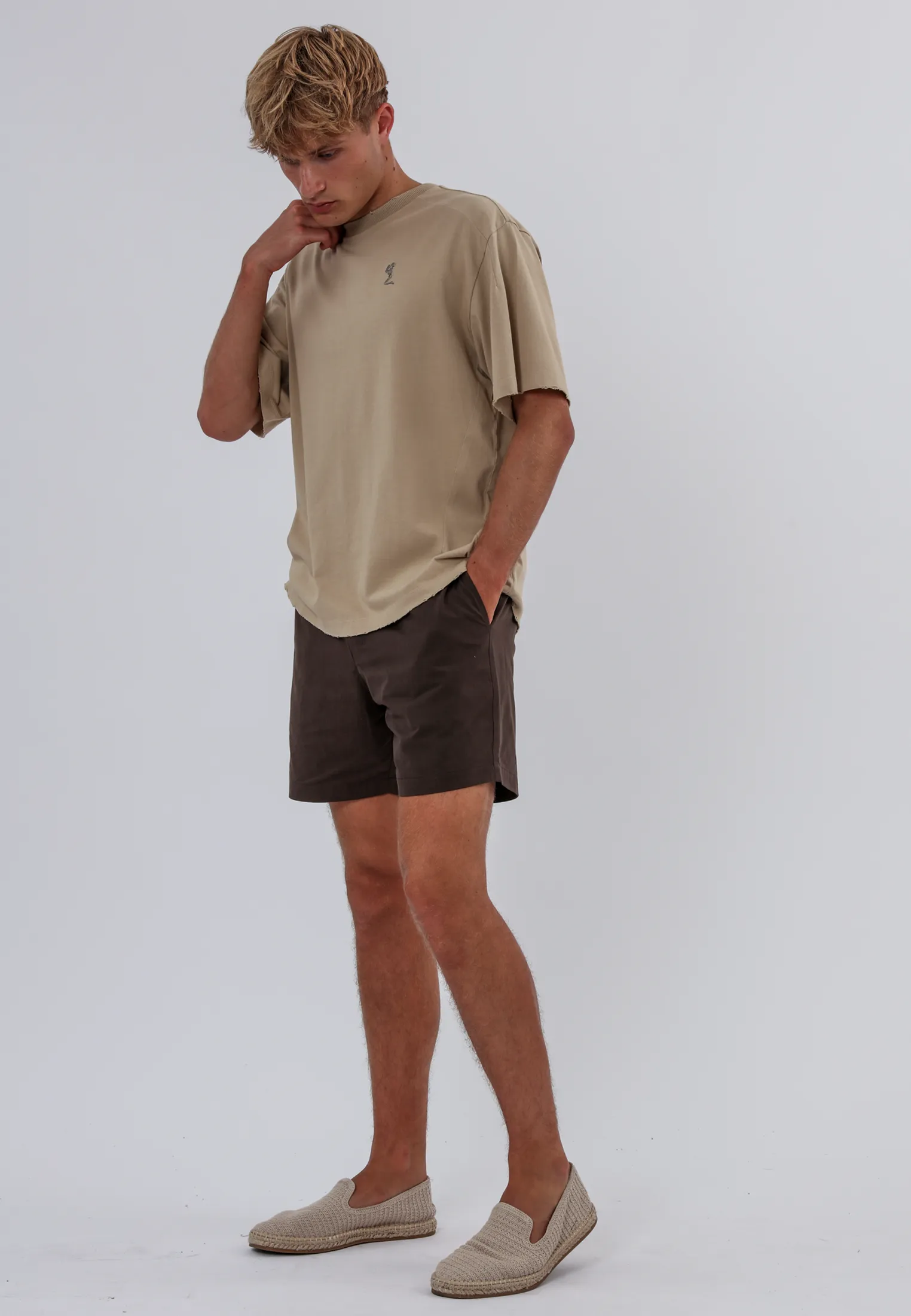 BATTLE DISTRESSED T-SHIRT FAWN