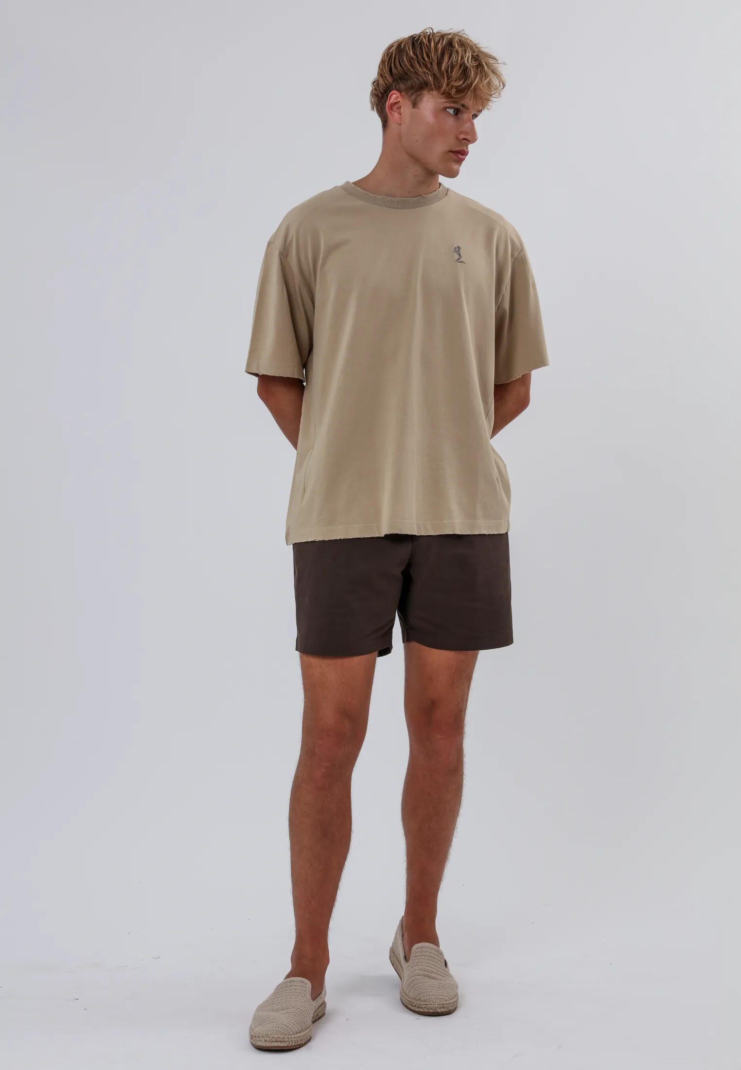 BATTLE DISTRESSED T-SHIRT FAWN
