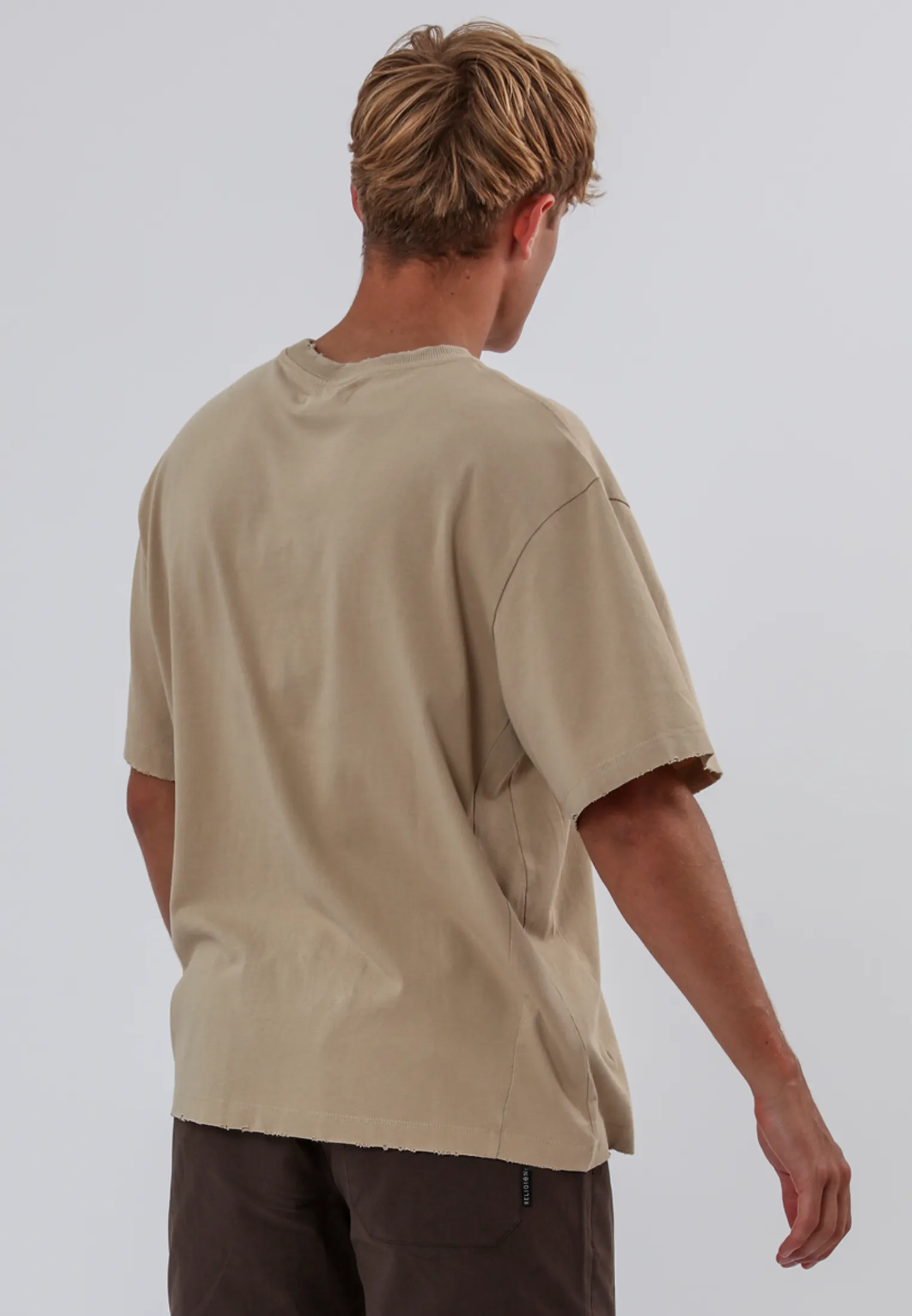BATTLE DISTRESSED T-SHIRT FAWN
