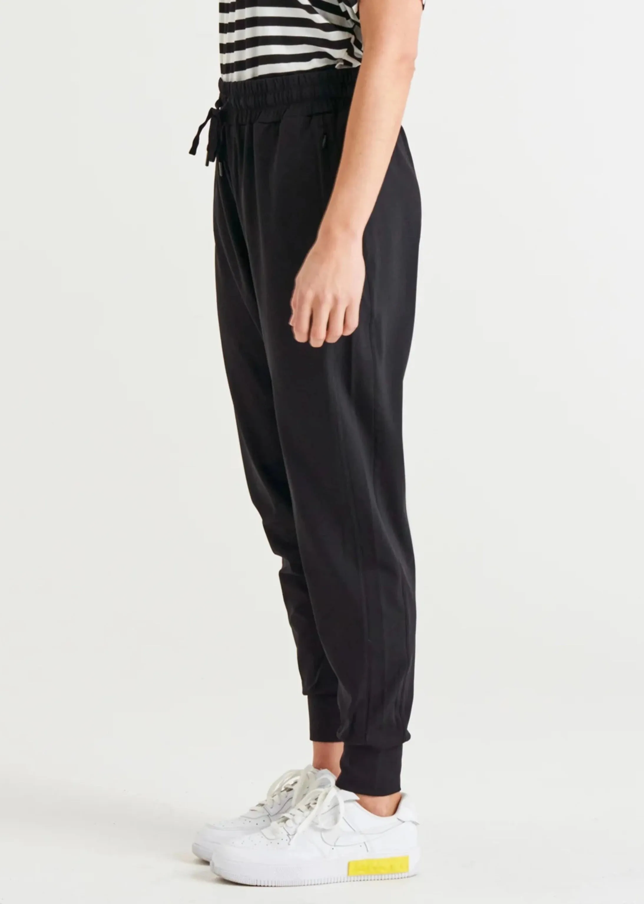 Cara Travel Jogger - Black