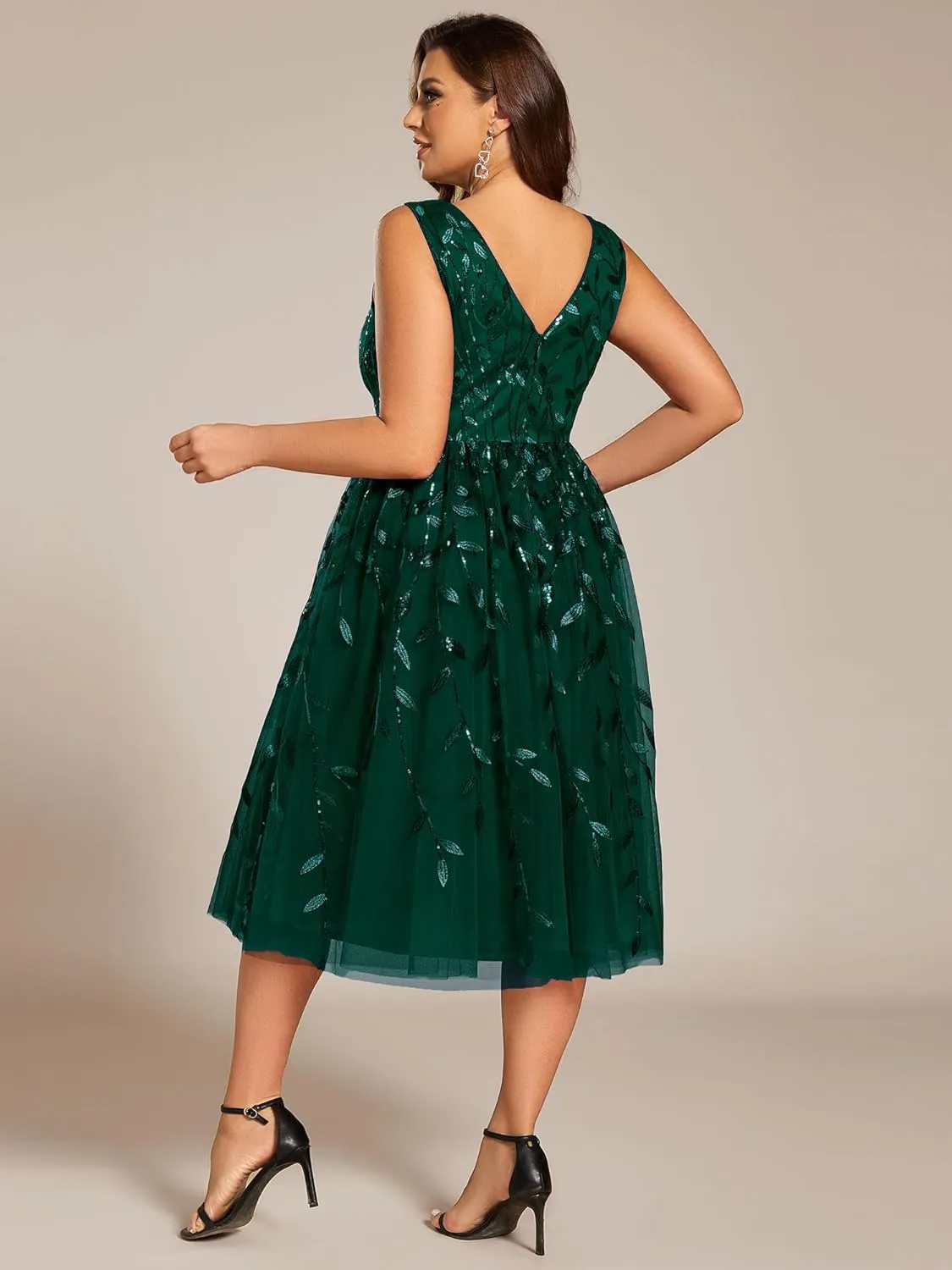 Ever-Pretty A Line V Neck Sleeveless Sequin Plus Size Midi Summer Cocktail Wedding Guest Dresses for Curvy Women 02106-DA