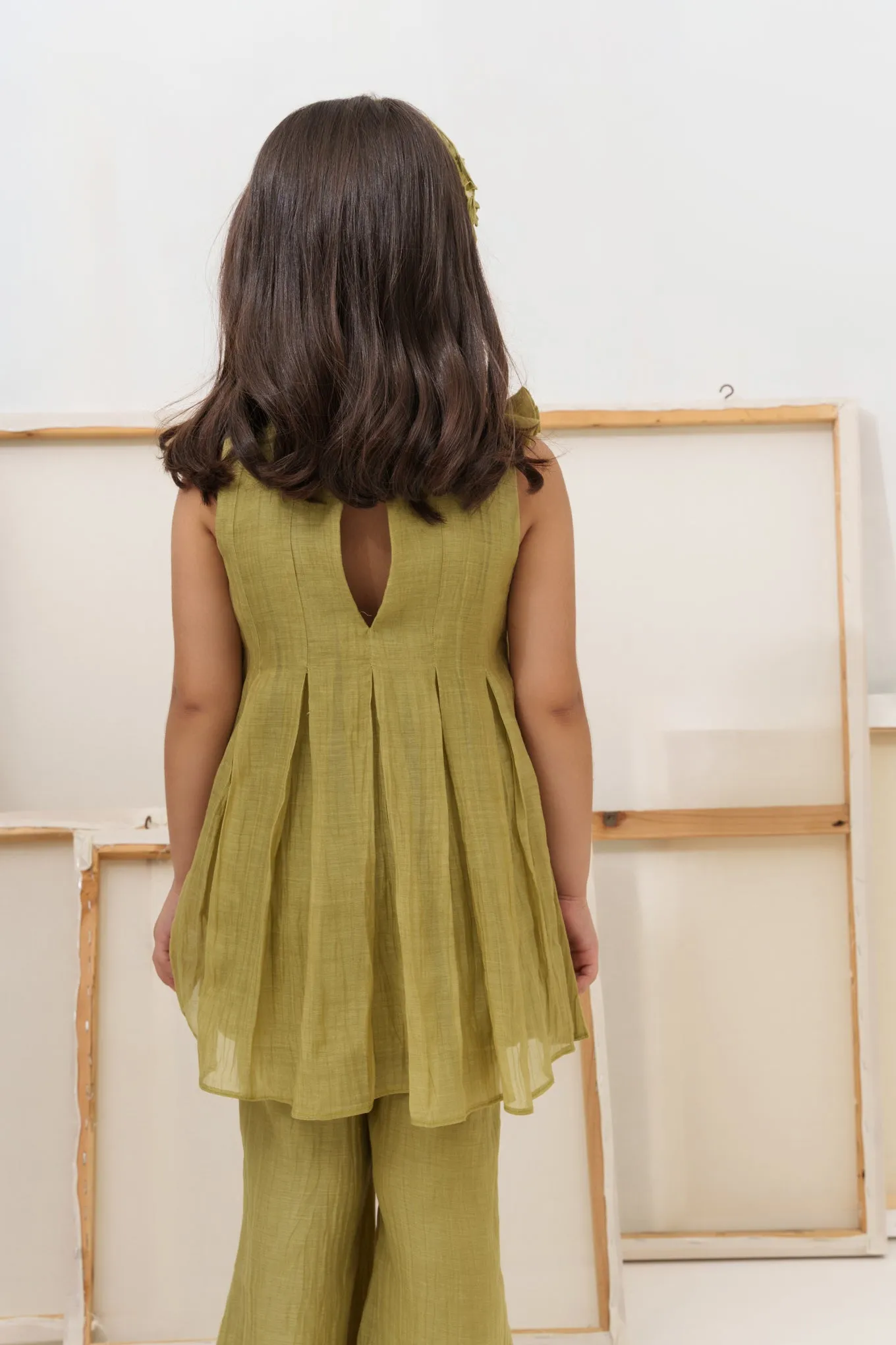 Green chanderi silk hand embroidered girls co-ord set