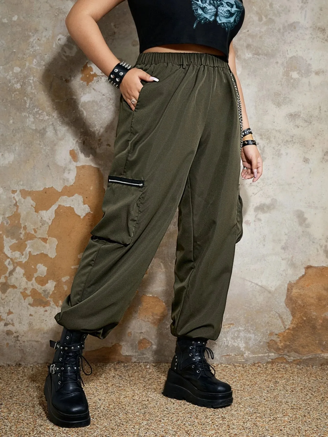 Zip Pocket Cargo Pants With Chain